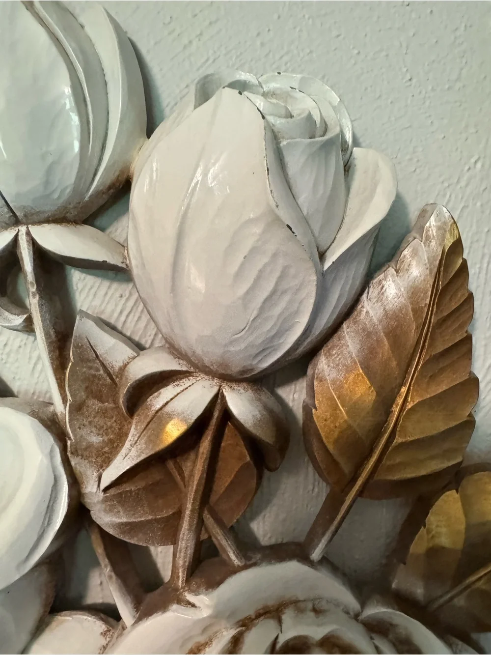 HOMCO White and Gold Floral Wall Décor